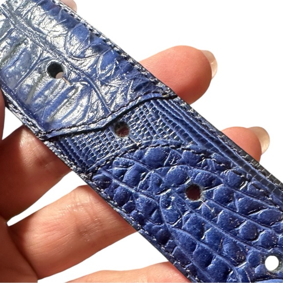 Stacy Adams Alligator Embossed Indigo Blue Leather Belt w/ Logo Buckle (Sz. 32) - Picture 2 of 10